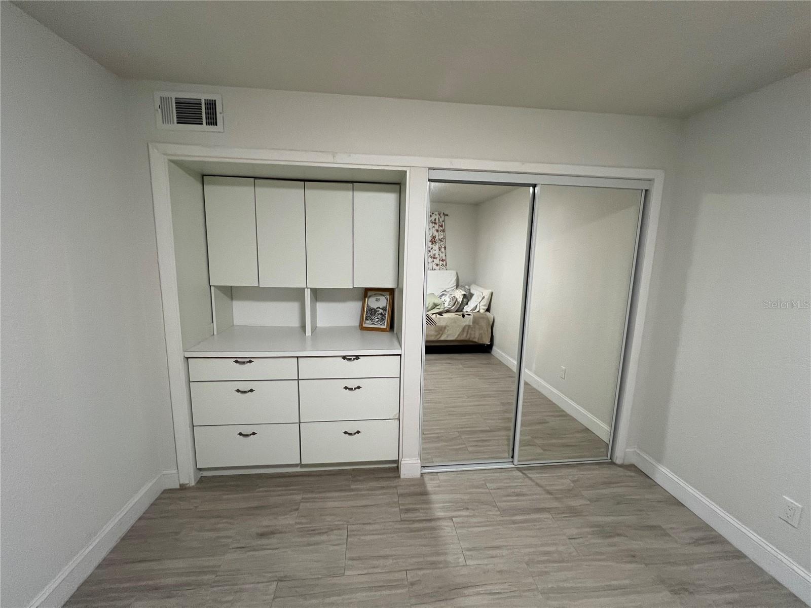 REGENCY GARDENS - Residential