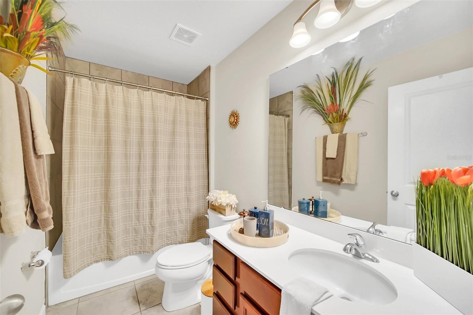 SANCTUARY/LKS/WINDERMERE - Residential Lease