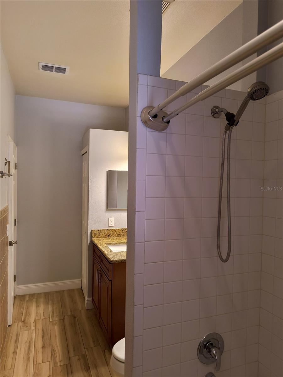 CANOE CREEK LAKES UNIT 1 - Residential Lease