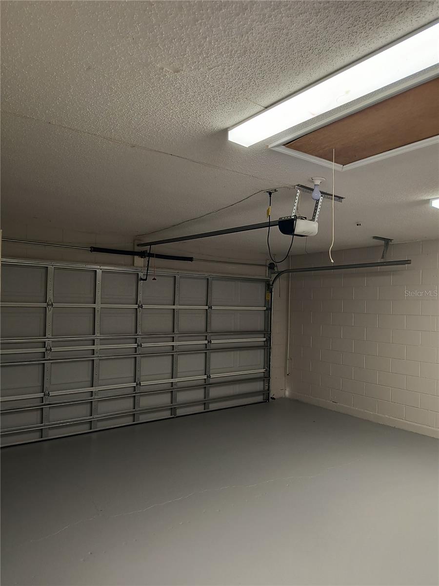 CANOE CREEK LAKES UNIT 1 - Residential Lease