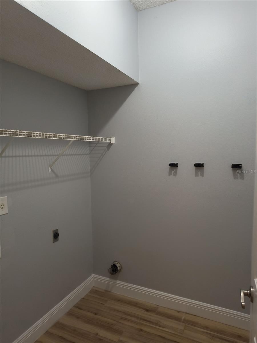 CANOE CREEK LAKES UNIT 1 - Residential Lease