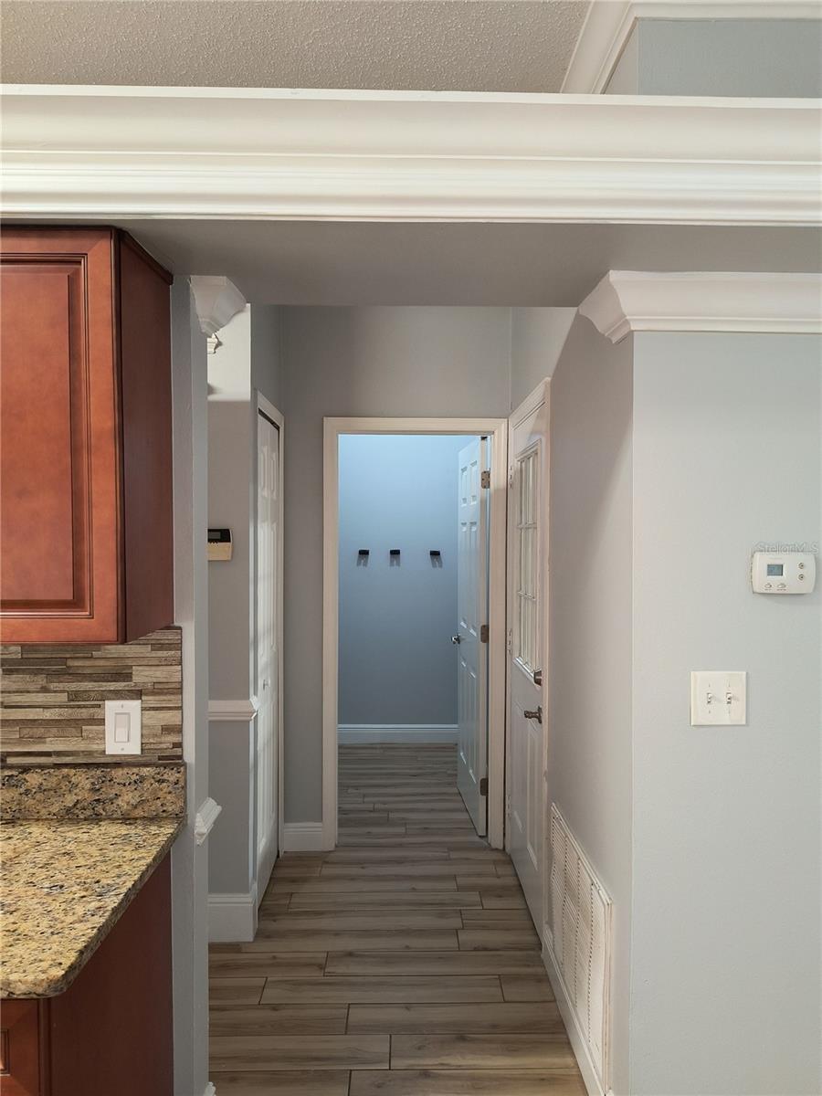 CANOE CREEK LAKES UNIT 1 - Residential Lease