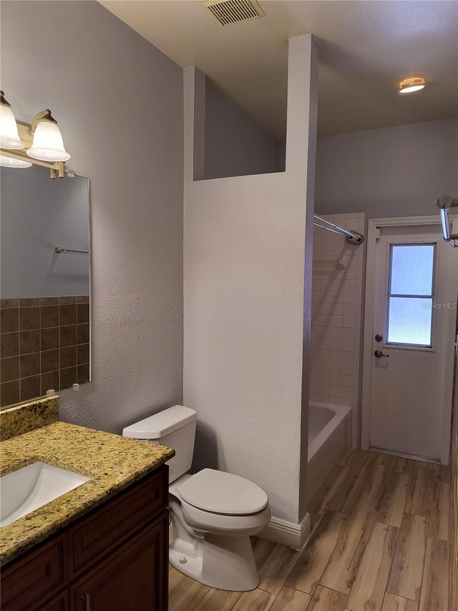 CANOE CREEK LAKES UNIT 1 - Residential Lease