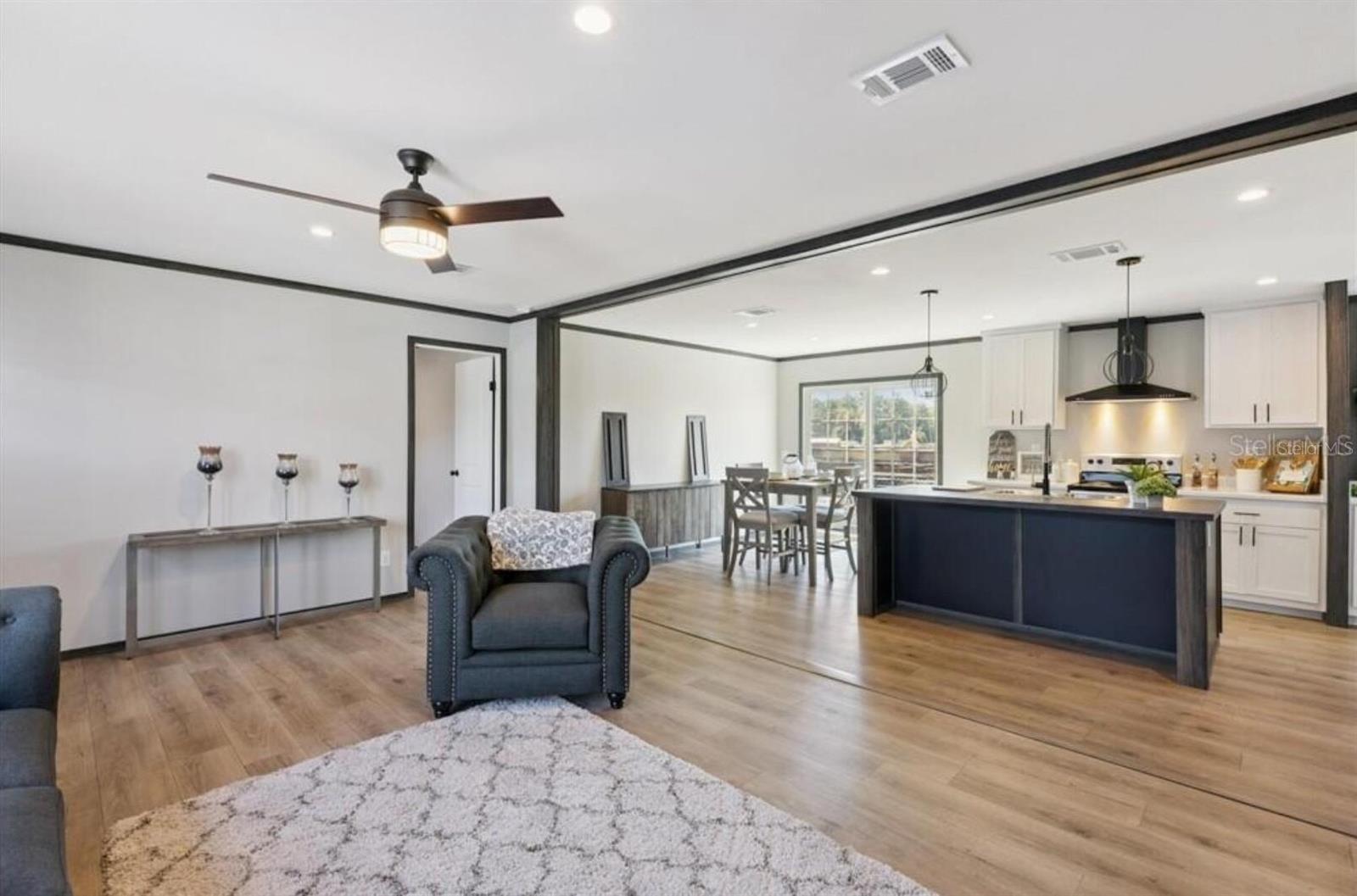 1636 MISTLETOE STREET