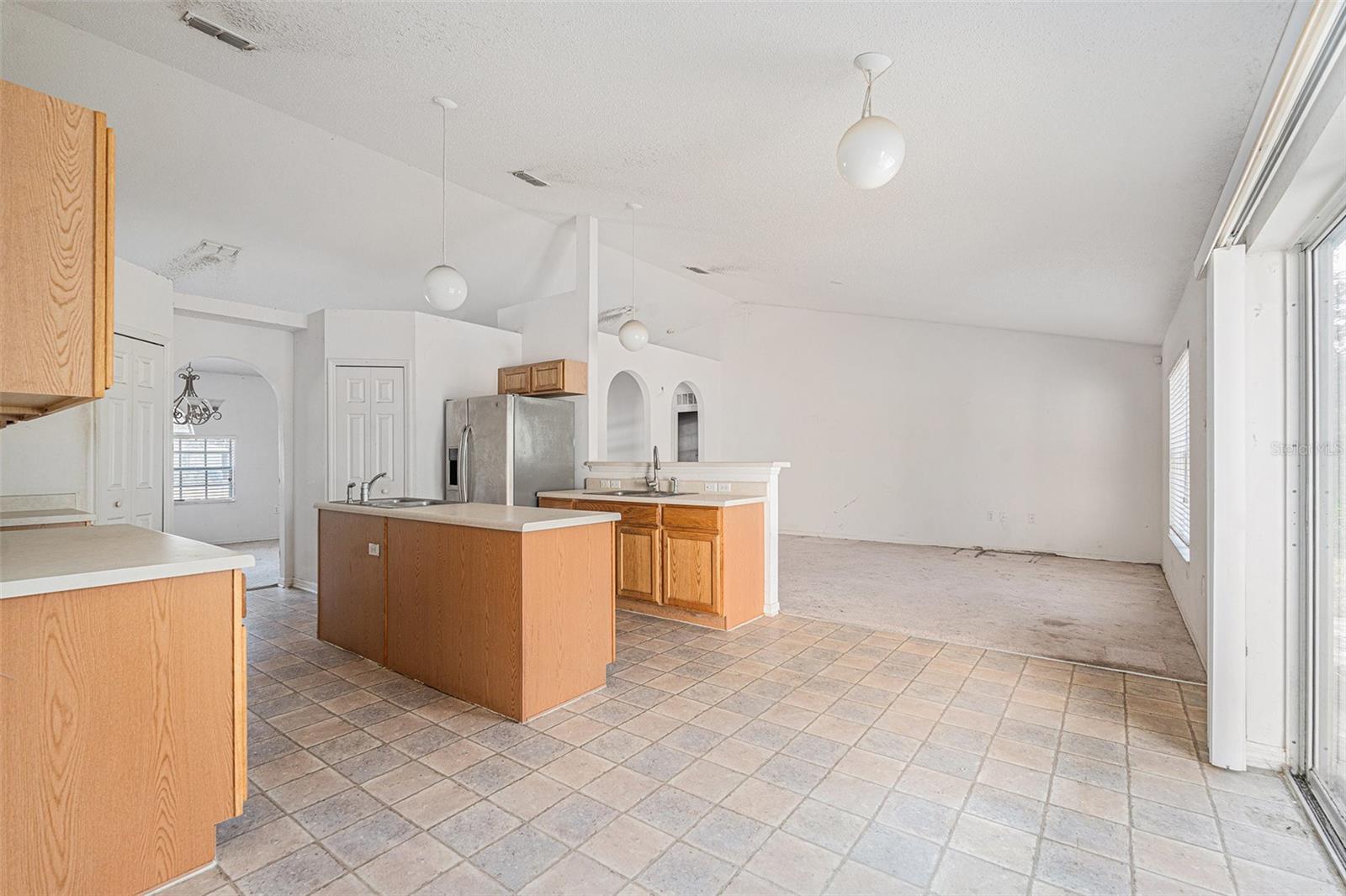 ROYAL HIGHLANDS - Residential