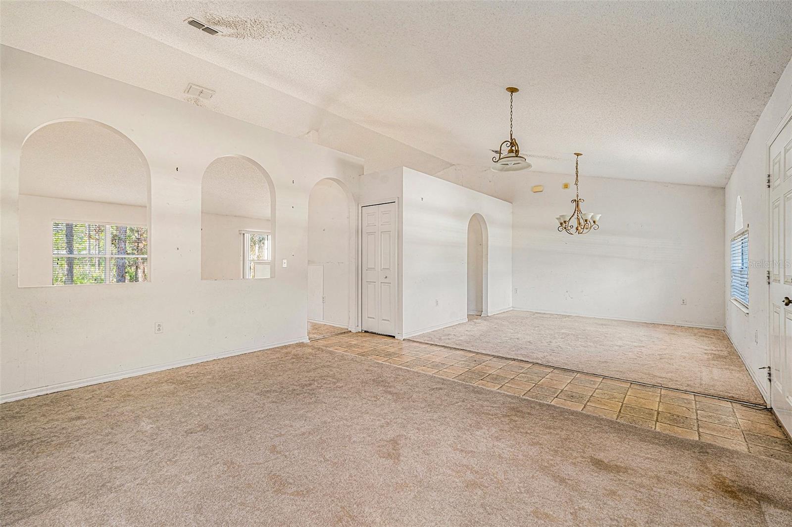 ROYAL HIGHLANDS - Residential