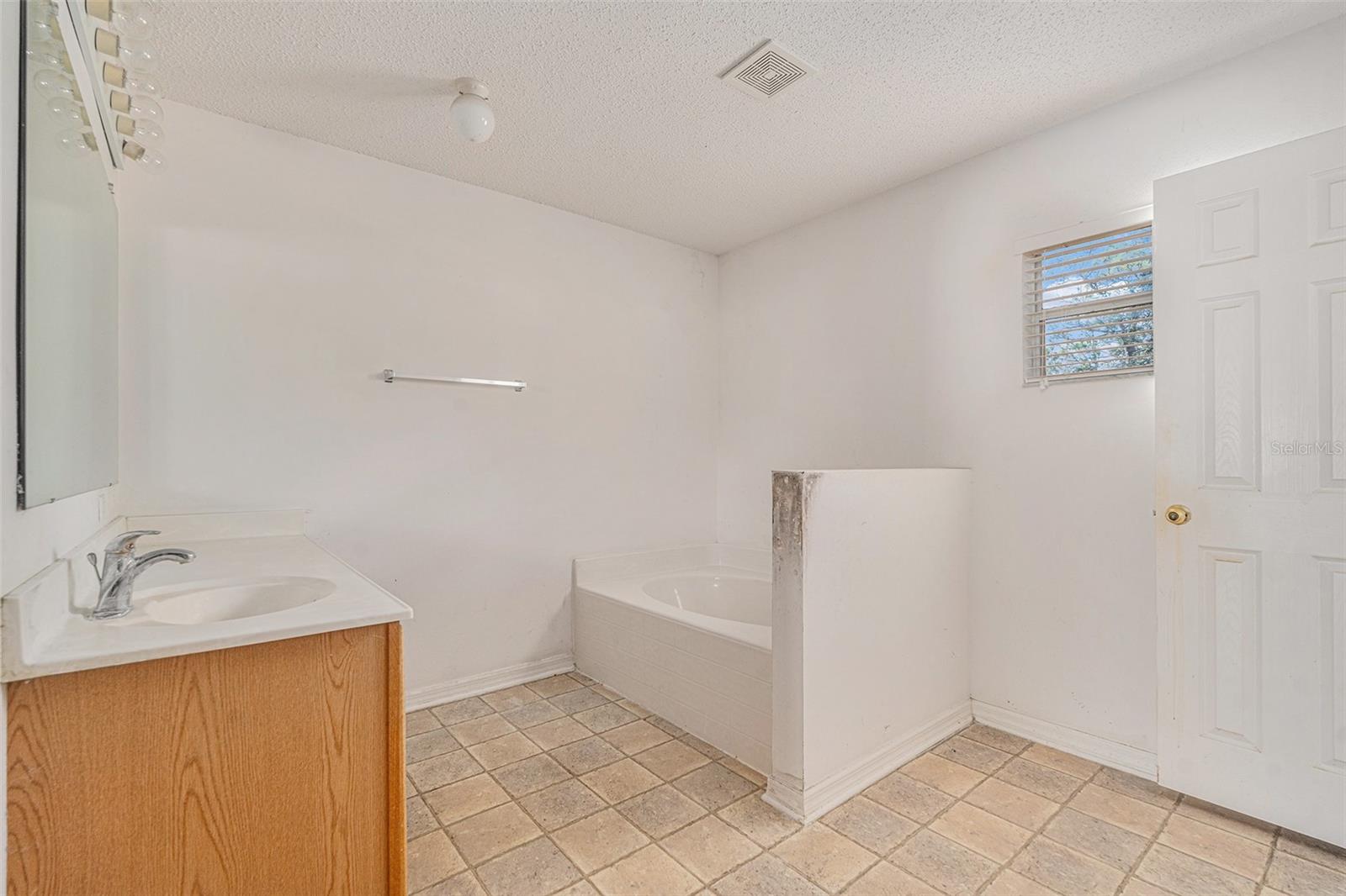 ROYAL HIGHLANDS - Residential