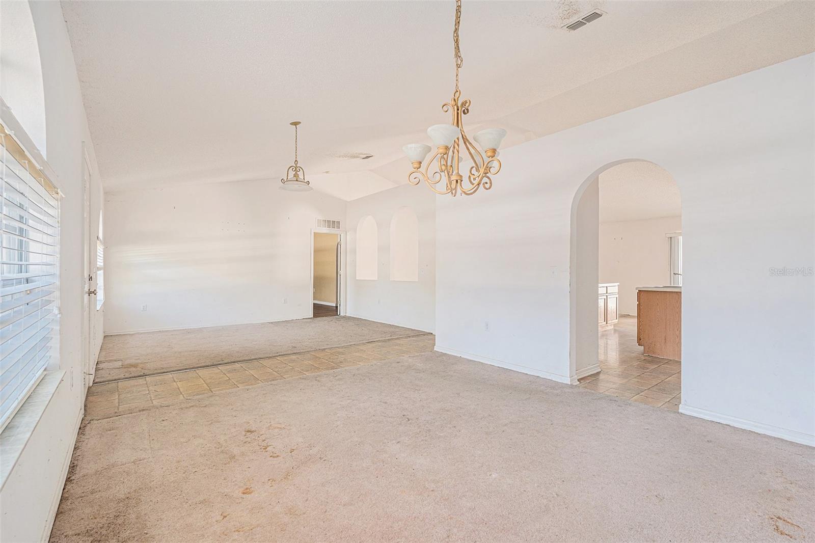 ROYAL HIGHLANDS - Residential