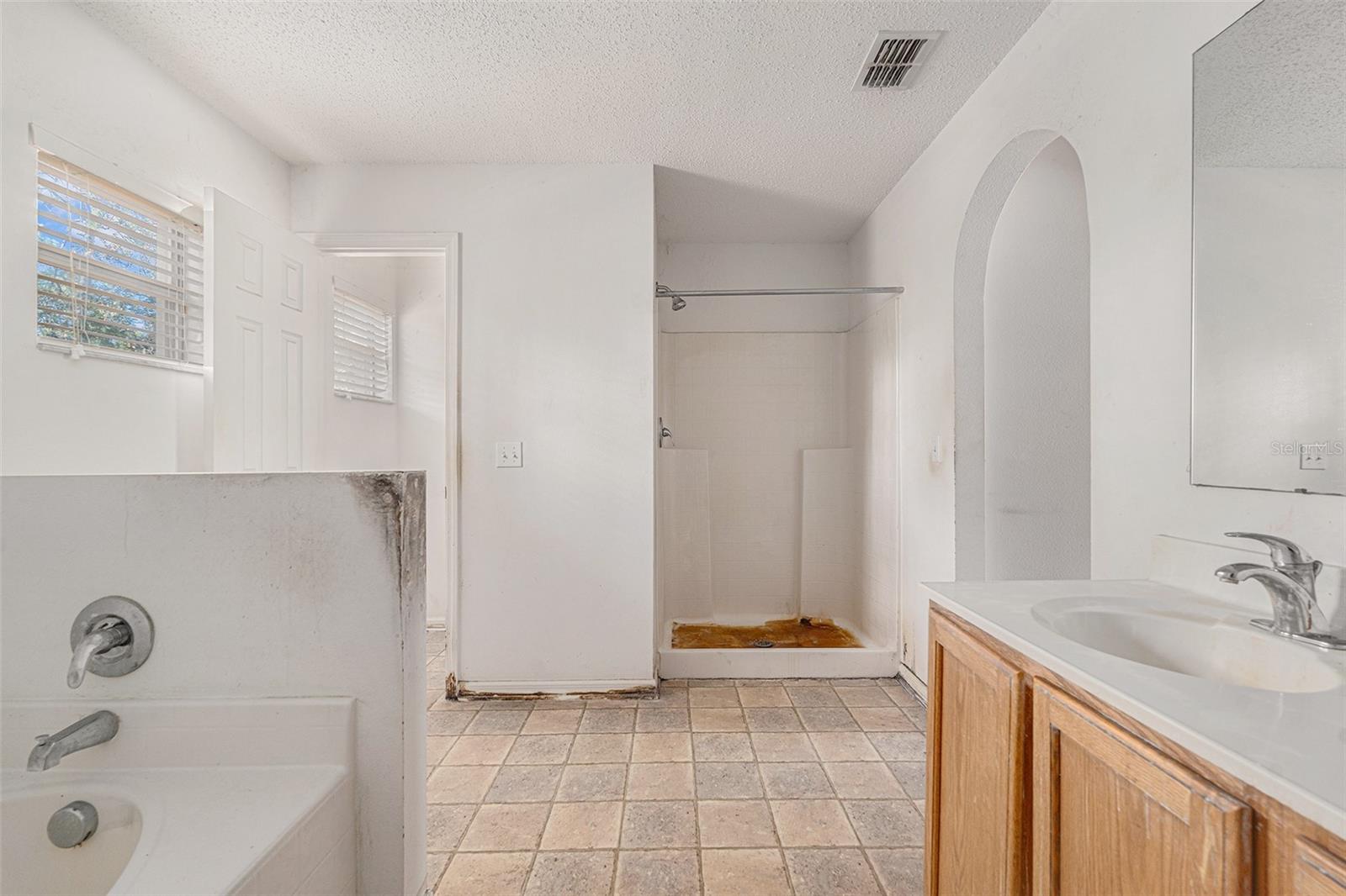 ROYAL HIGHLANDS - Residential