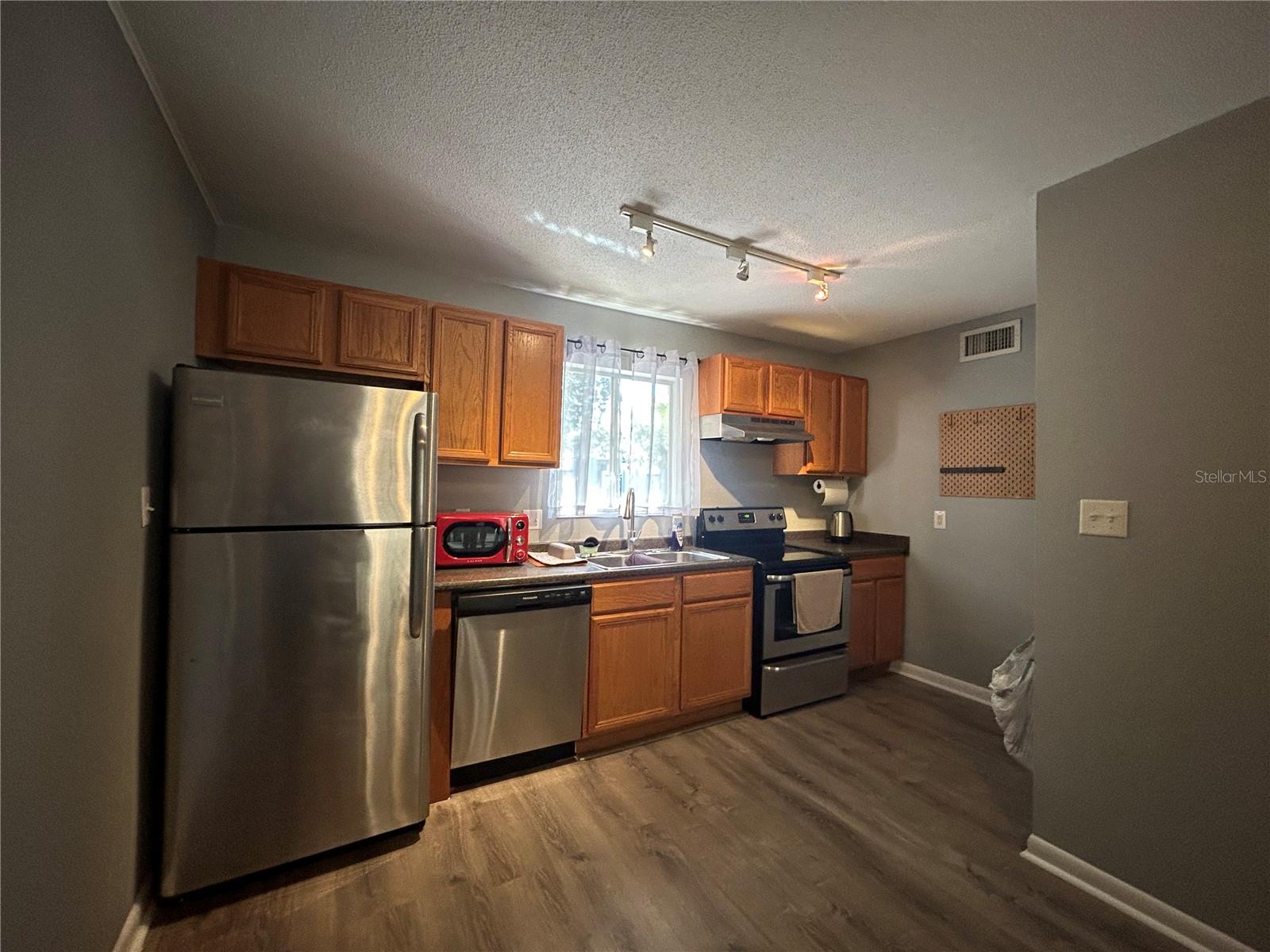 HAWTHORNE RESERVE - Residential Lease