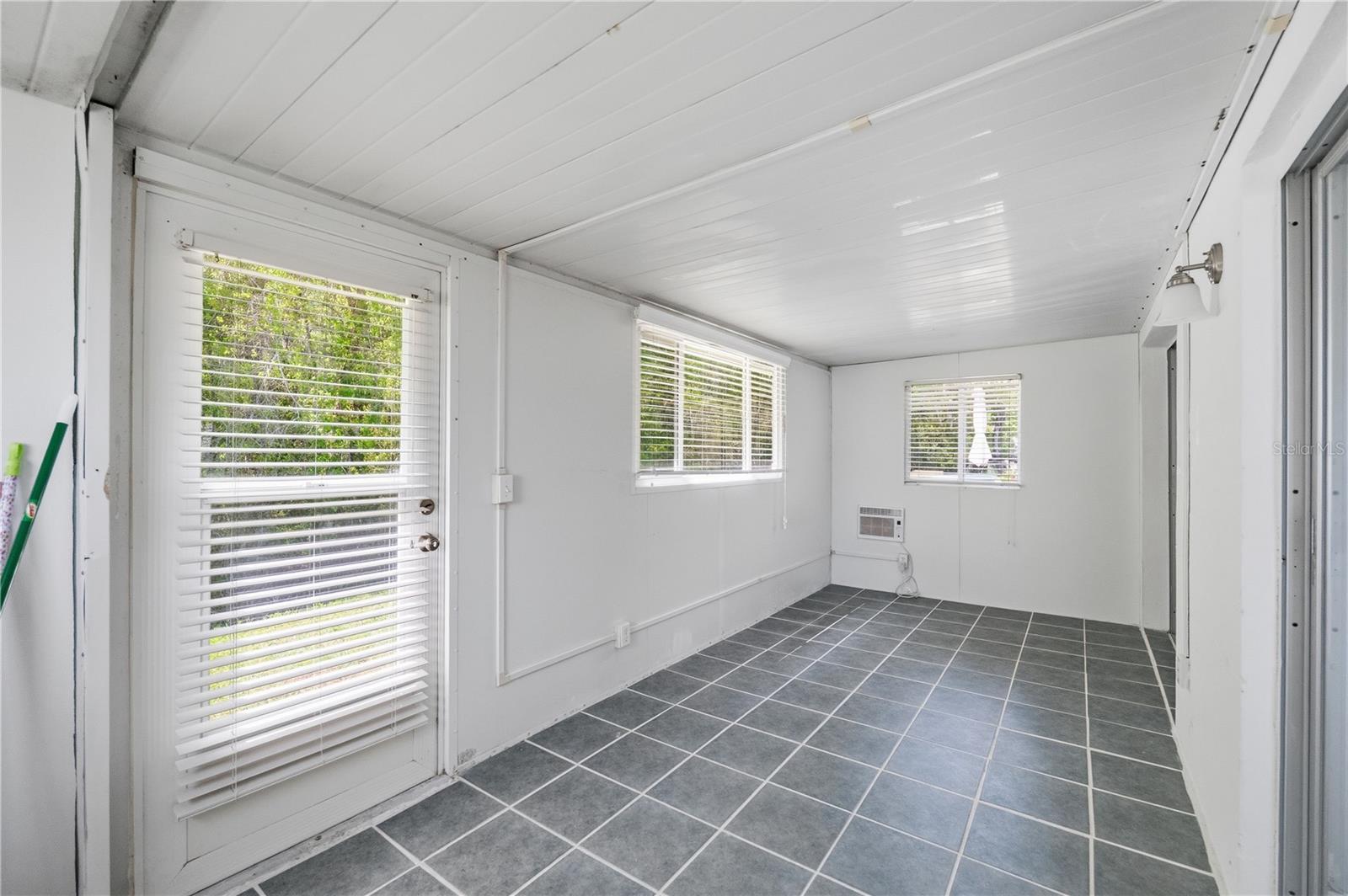 PARADISE POINTE WEST - Residential