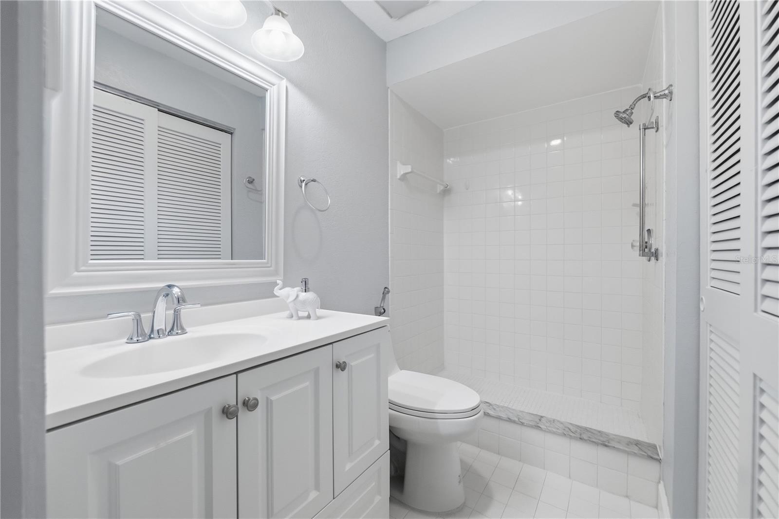 PARADISE POINTE WEST - Residential