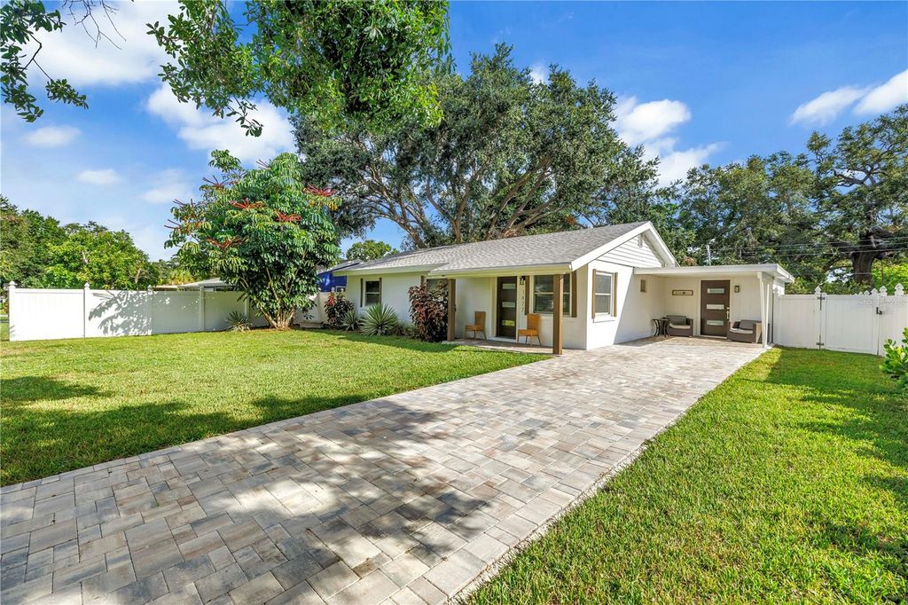 Photo of 1477 S School Avenue, Sarasota, FL 34239 (MLS # A4662930)