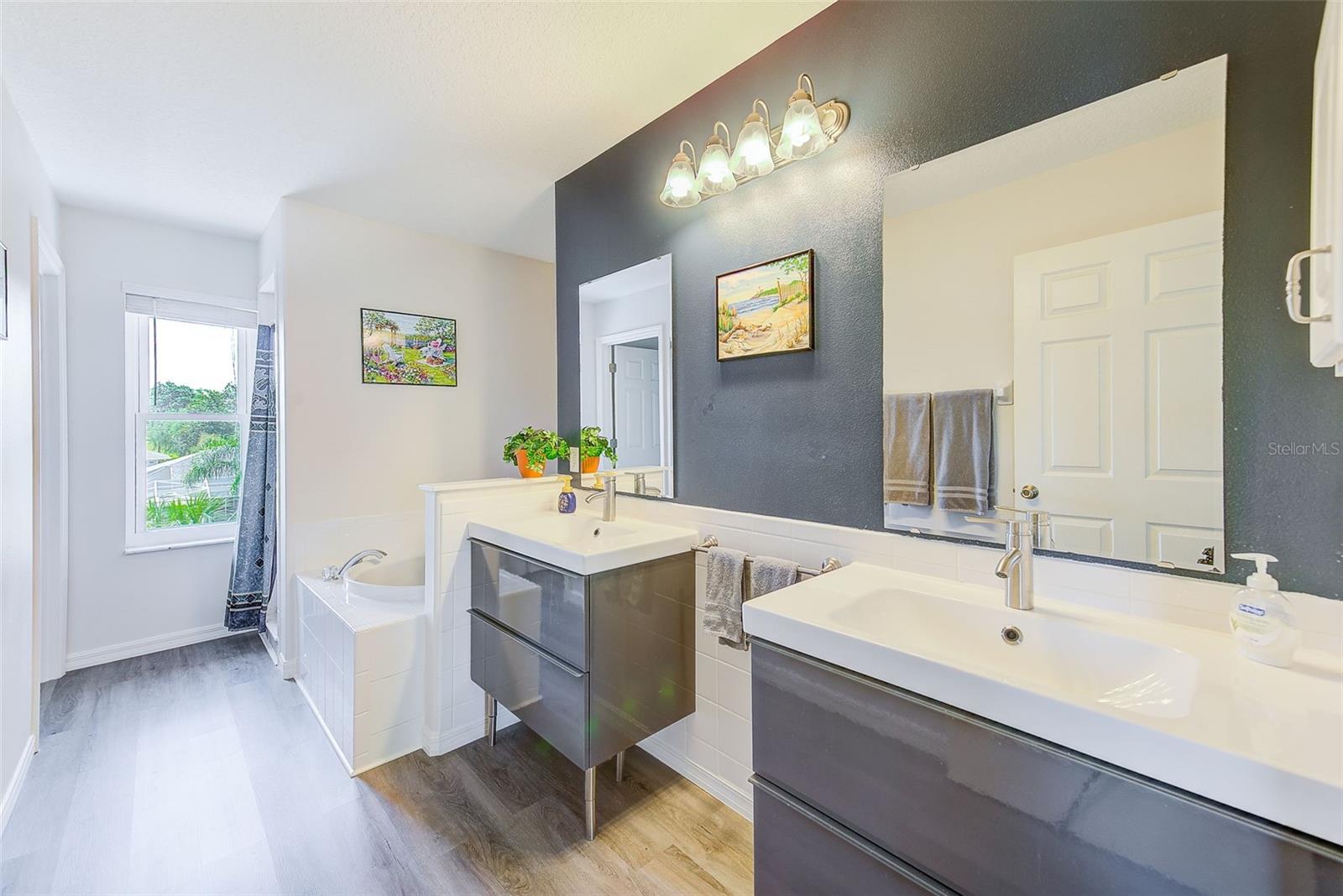 CONNELL LAKE ESTATES PHASE II - Residential