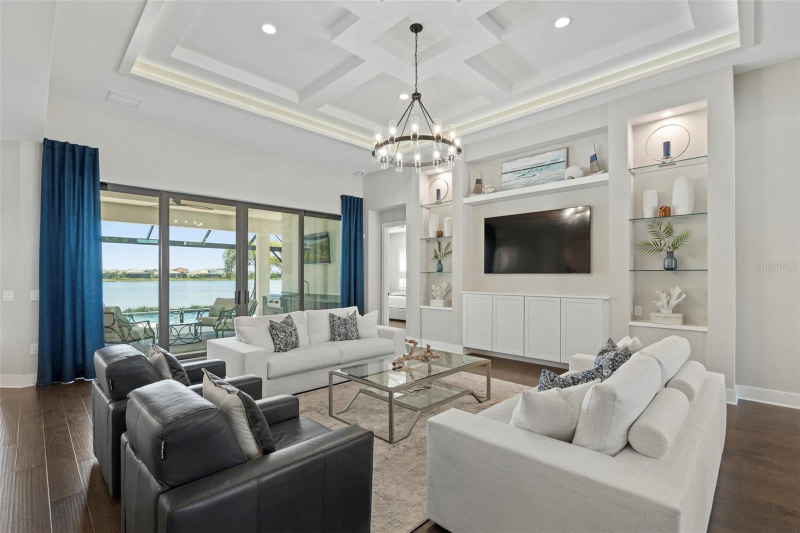 LAKEHOUSE COVE AT WATERSIDE - Residential