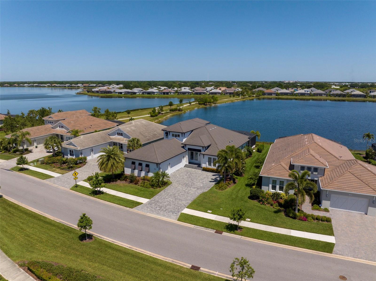 LAKEHOUSE COVE AT WATERSIDE - Residential