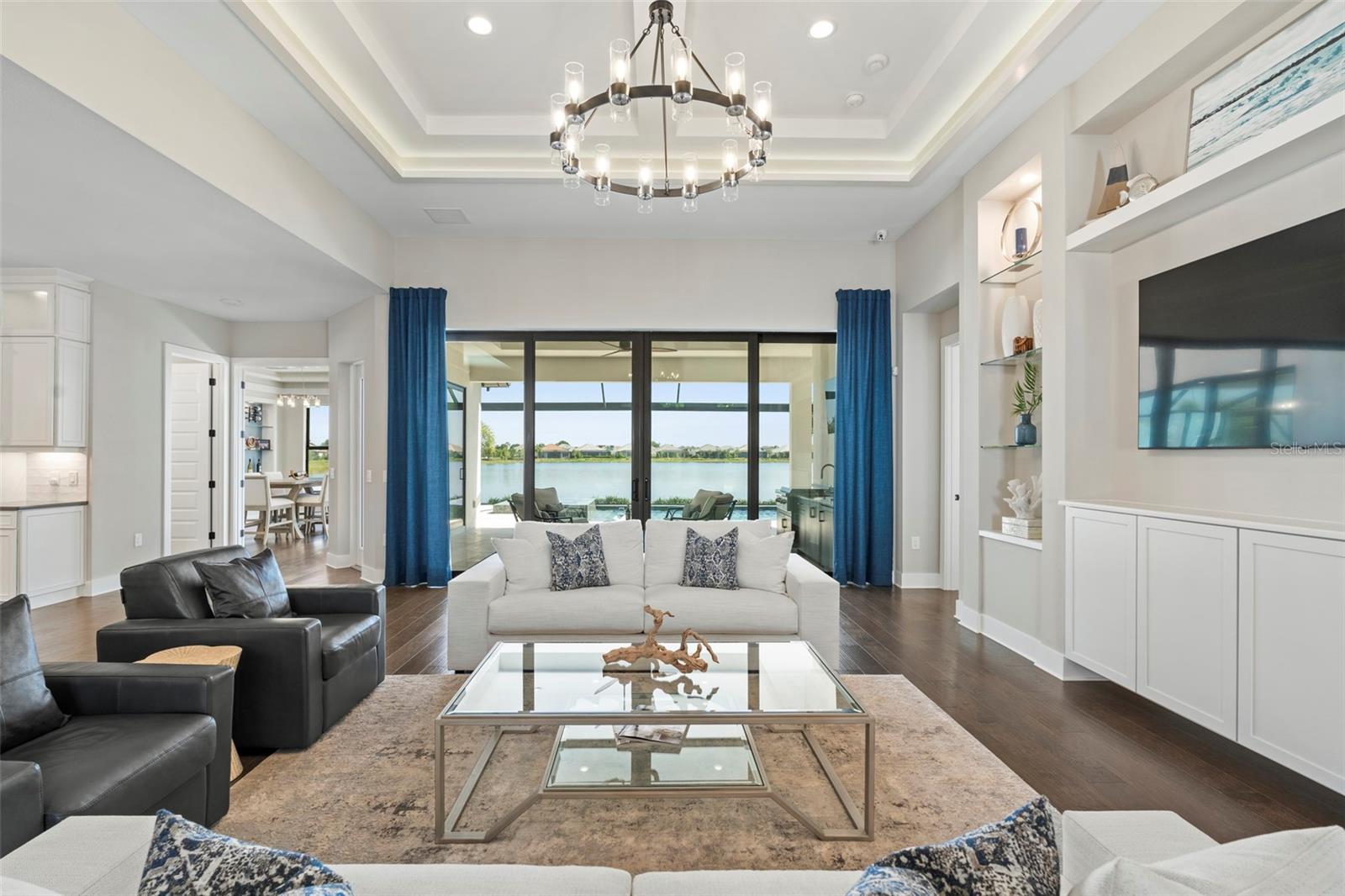 LAKEHOUSE COVE AT WATERSIDE - Residential