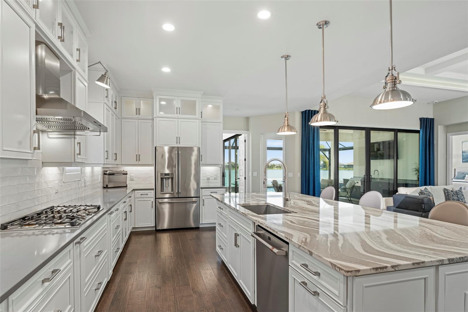 LAKEHOUSE COVE AT WATERSIDE - Residential