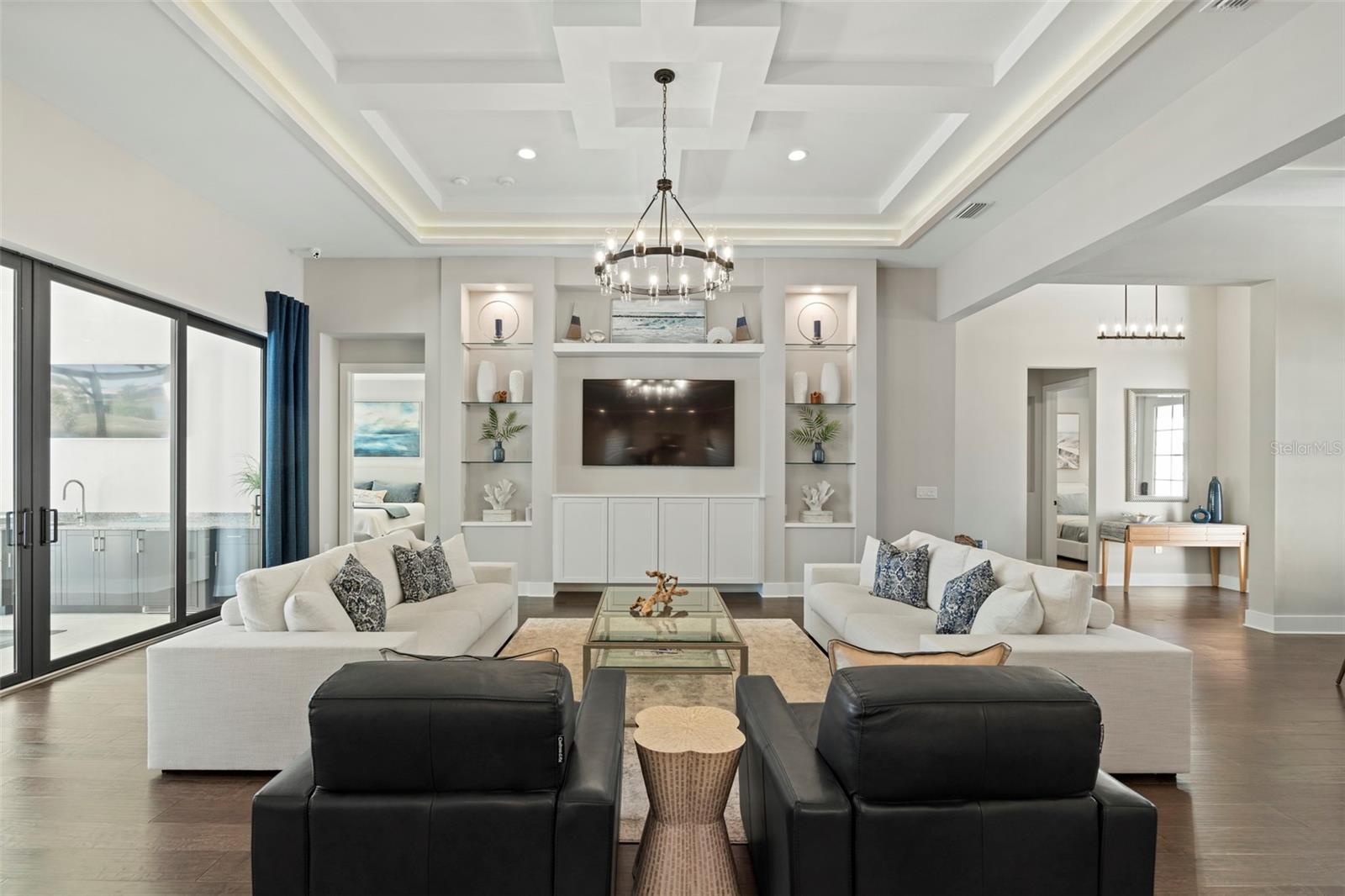 LAKEHOUSE COVE AT WATERSIDE - Residential