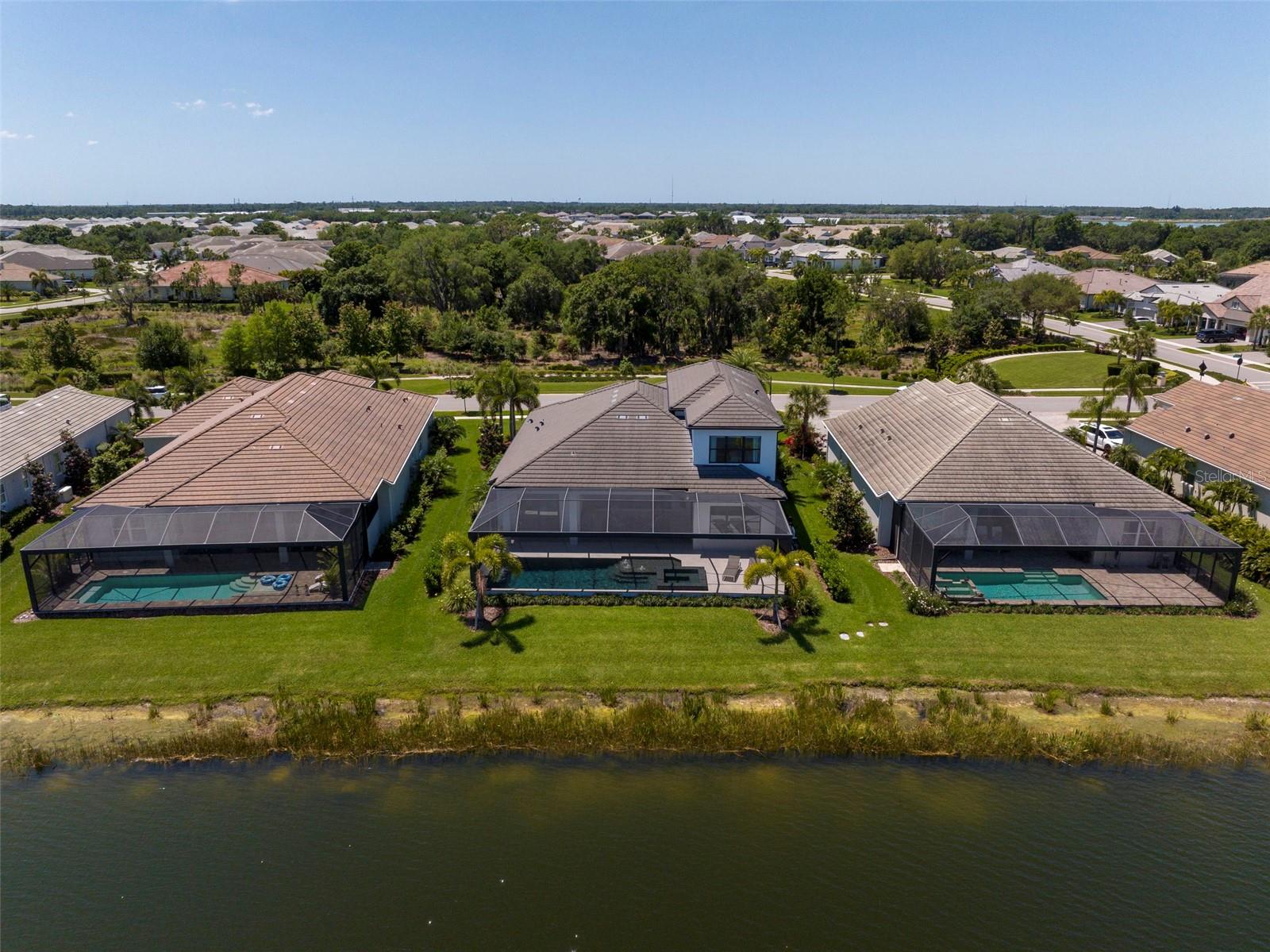 LAKEHOUSE COVE AT WATERSIDE - Residential