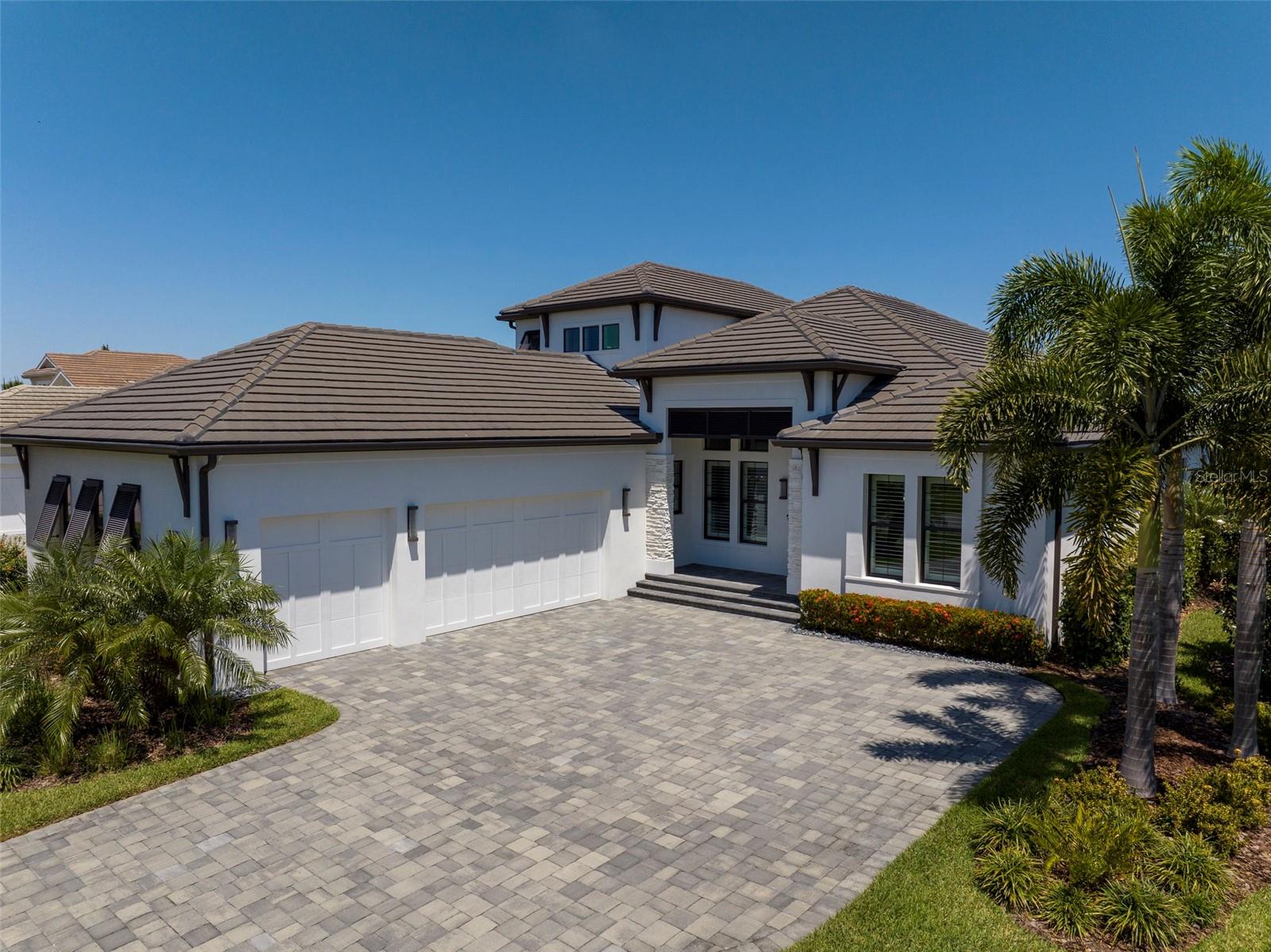 LAKEHOUSE COVE AT WATERSIDE - Residential