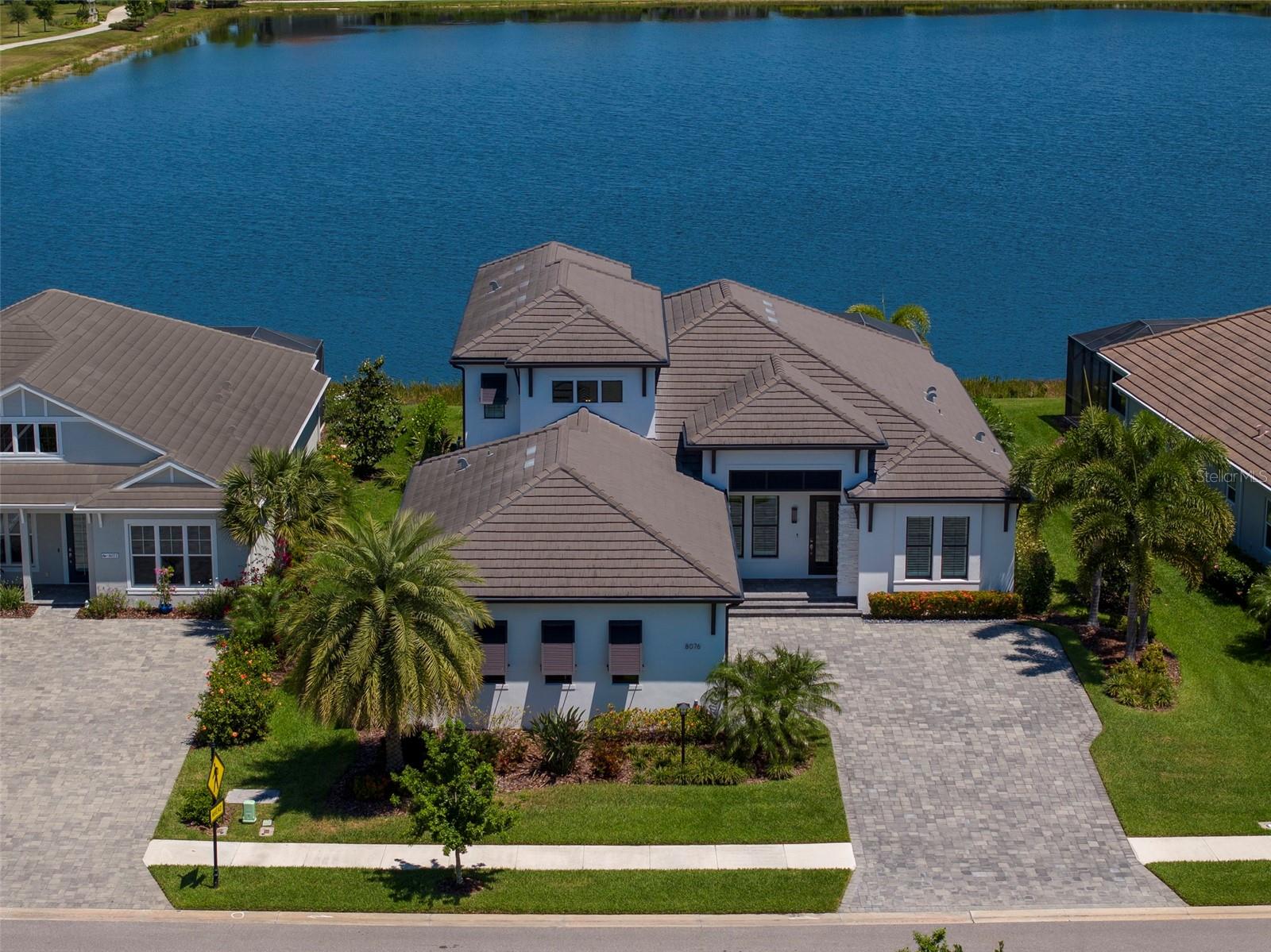 LAKEHOUSE COVE AT WATERSIDE - Residential