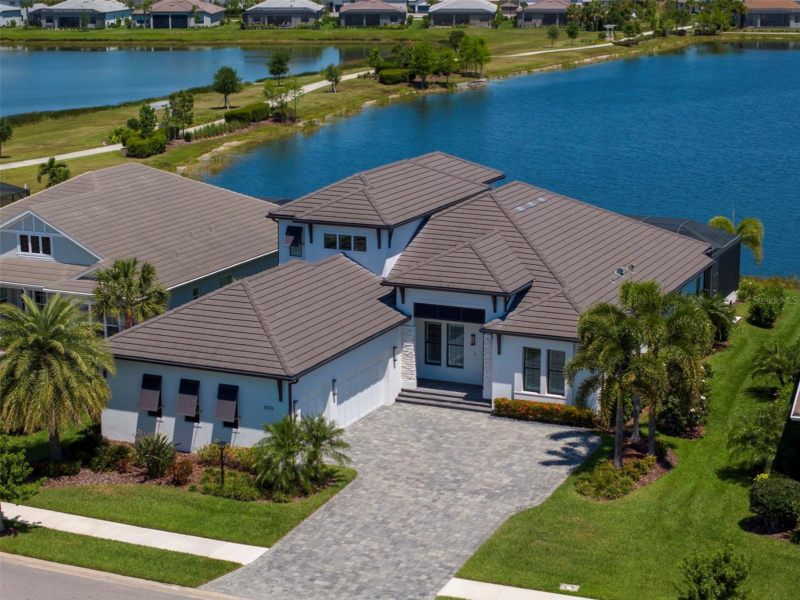 LAKEHOUSE COVE AT WATERSIDE - Residential
