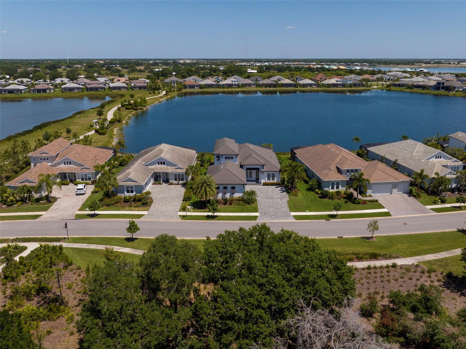 LAKEHOUSE COVE AT WATERSIDE - Residential