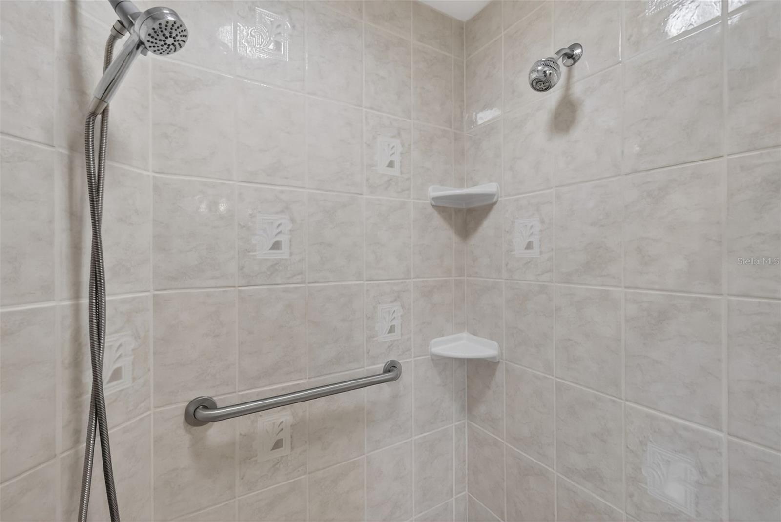 ROYAL HIGHLANDS PH 02 LT 992 ORB 1976 PG 173 - Residential