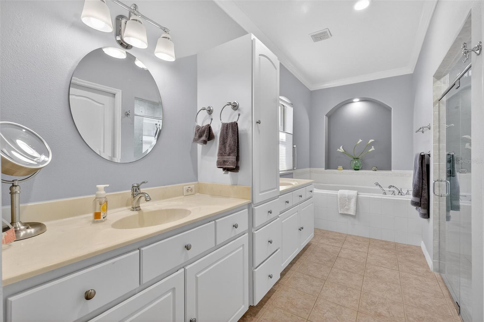 ROYAL HIGHLANDS PH 02 LT 992 ORB 1976 PG 173 - Residential