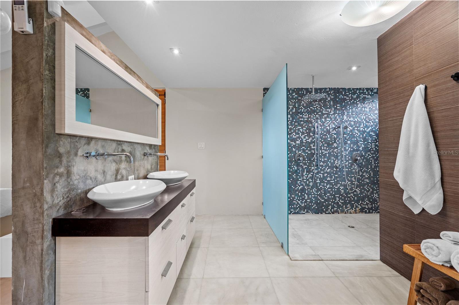 GARDEN HILLS VILLAS - Residential