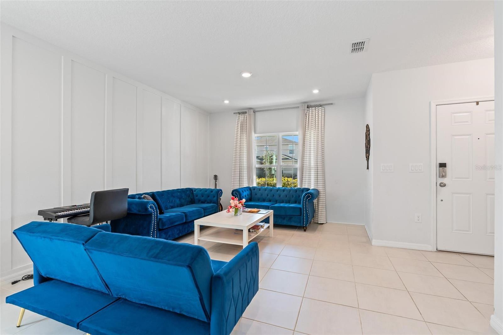 TIERRA DEL SOL EAST PH 1 - Residential Lease