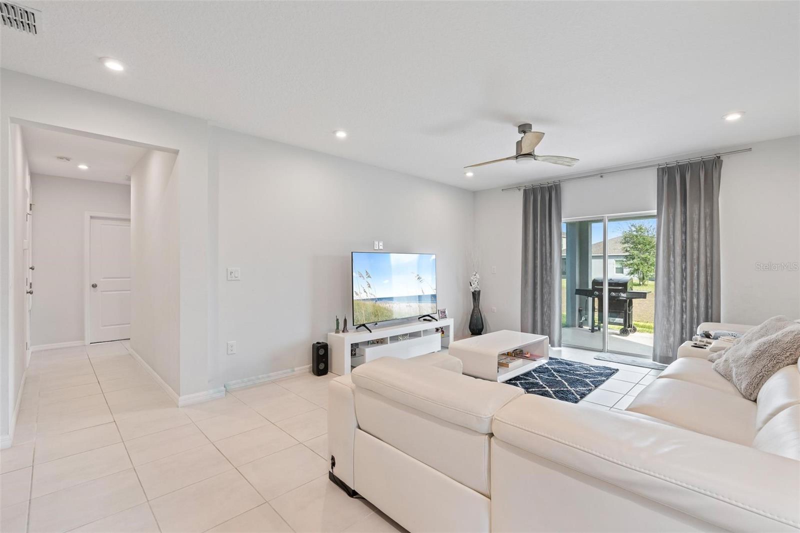 TIERRA DEL SOL EAST PH 1 - Residential Lease