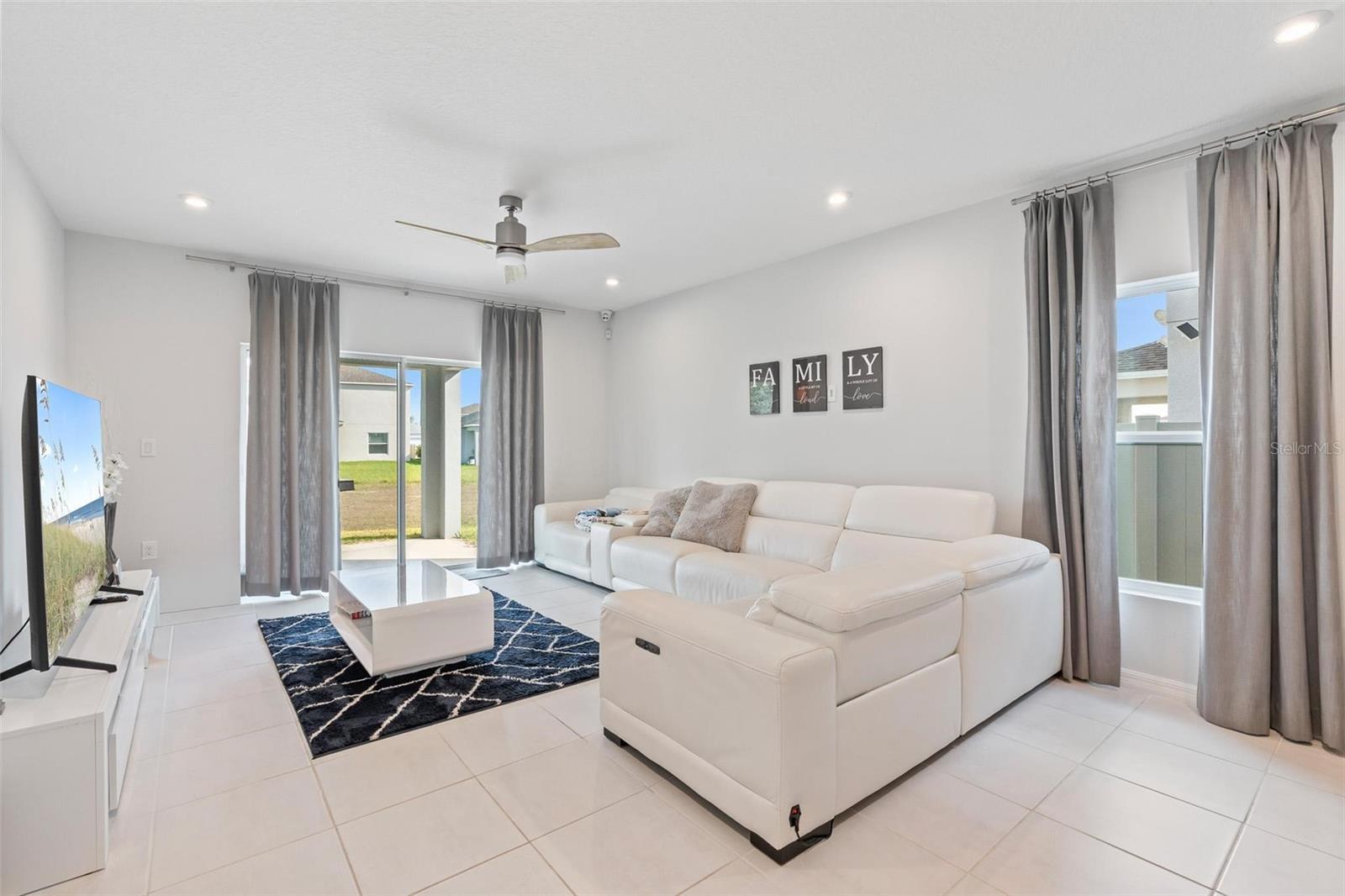 TIERRA DEL SOL EAST PH 1 - Residential Lease