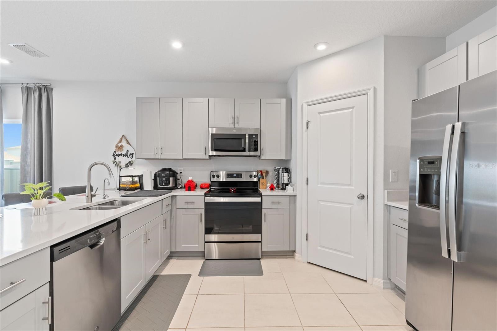 TIERRA DEL SOL EAST PH 1 - Residential Lease