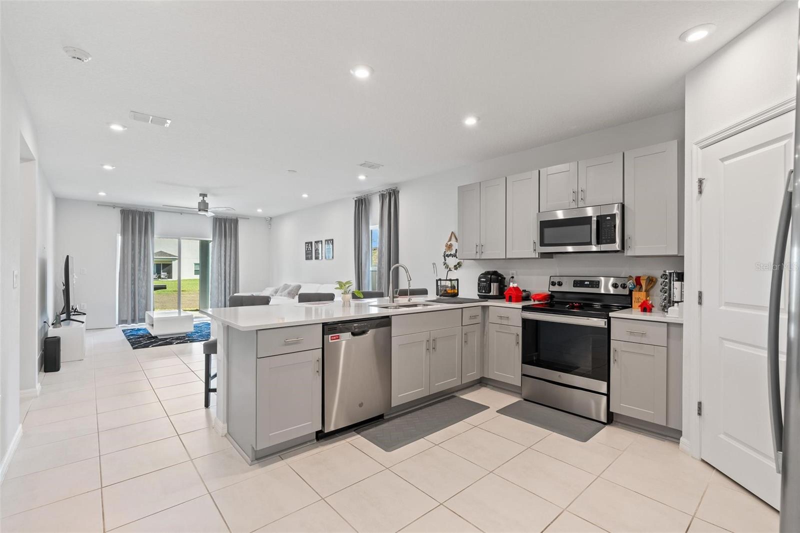 TIERRA DEL SOL EAST PH 1 - Residential Lease