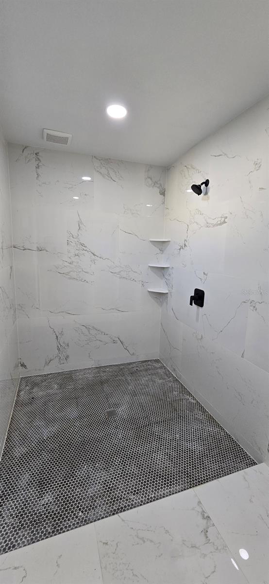 SILVER SPRINGS SHORES - Residential Lease