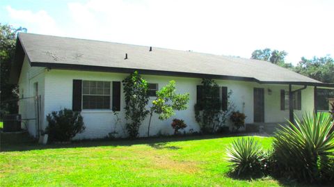 A home in LAKELAND