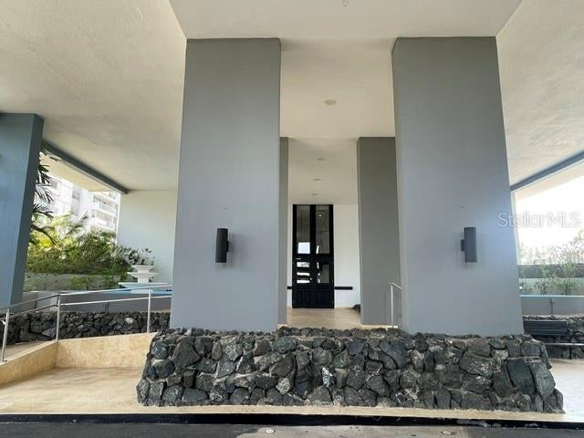 6300 AVE. ISLA VERDE COND. LA MANCHA 1201