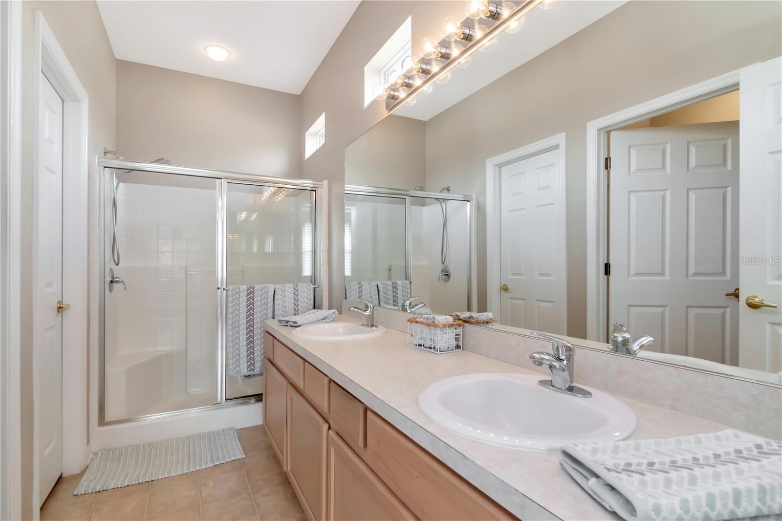 GROVES PH 04 - Residential