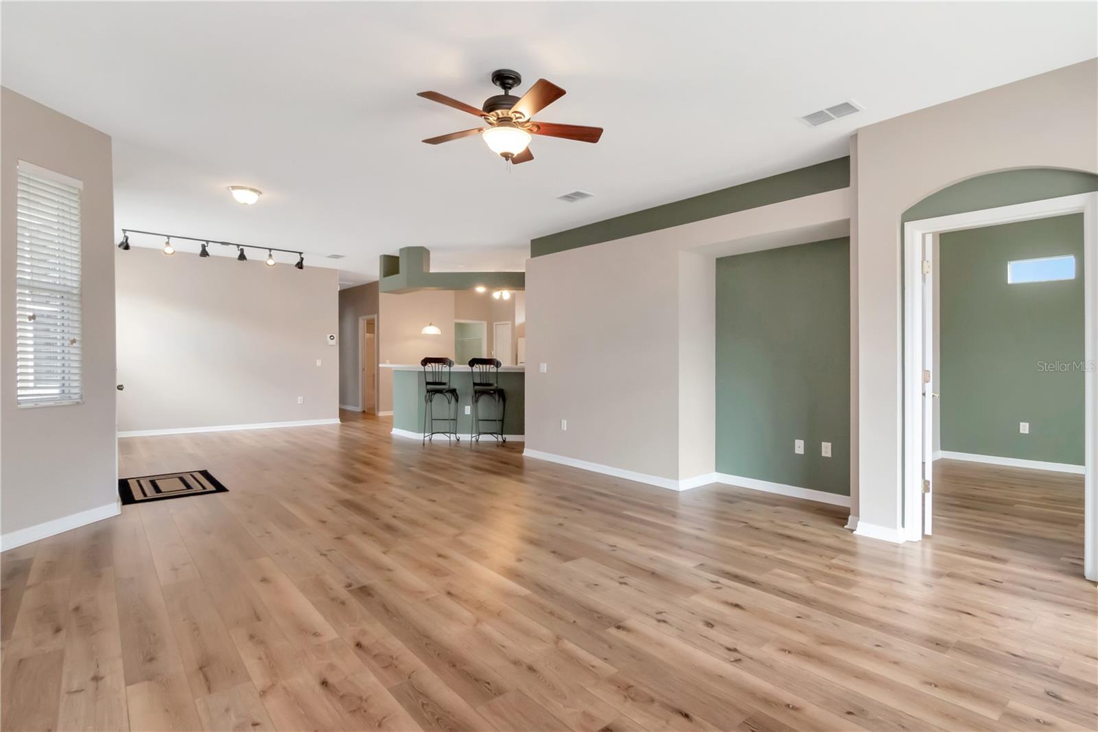 GROVES PH 04 - Residential