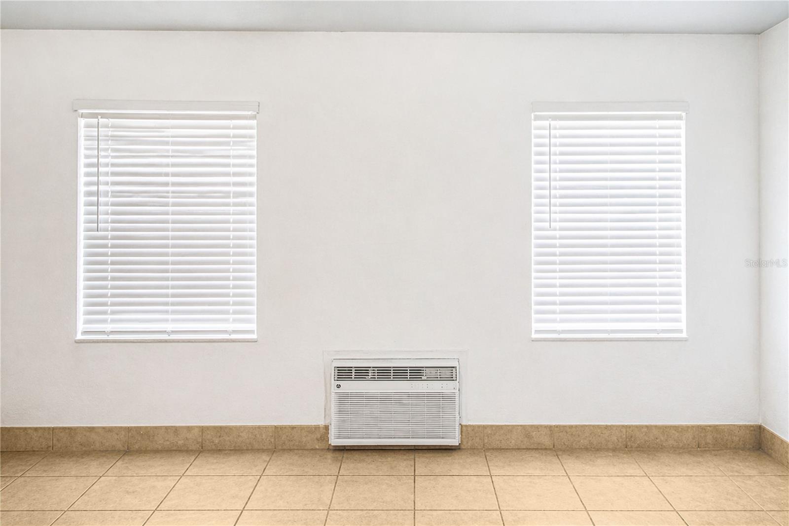 DUNDEE - Commercial Sale