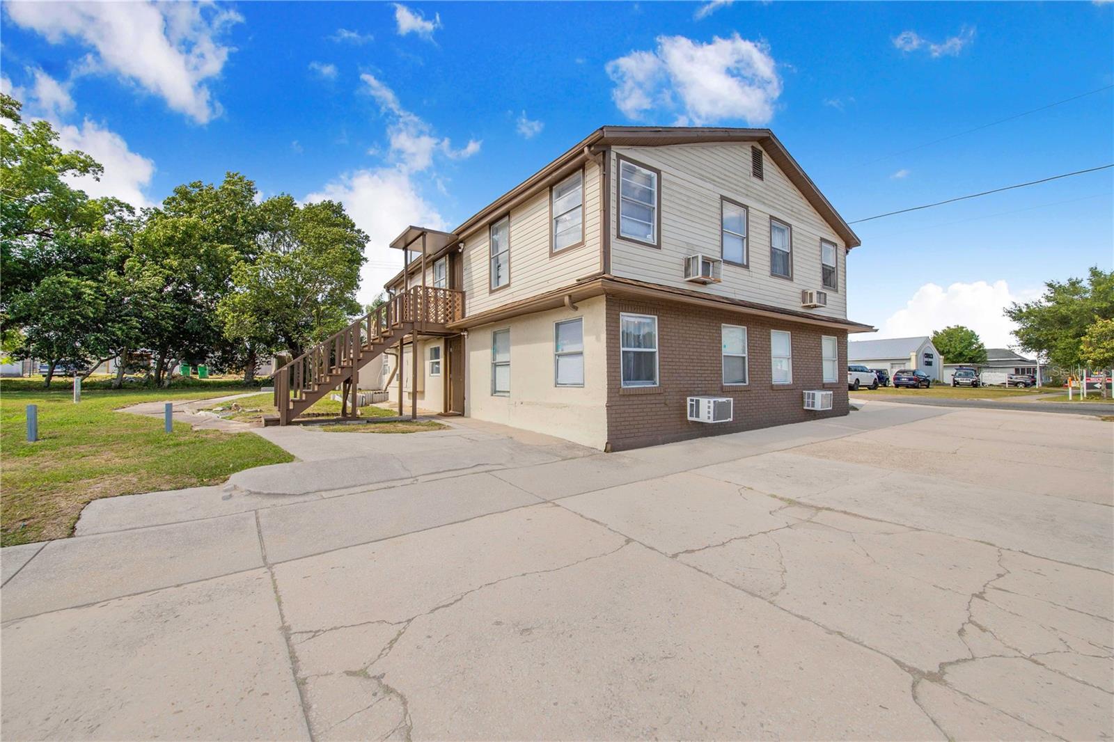 DUNDEE - Commercial Sale