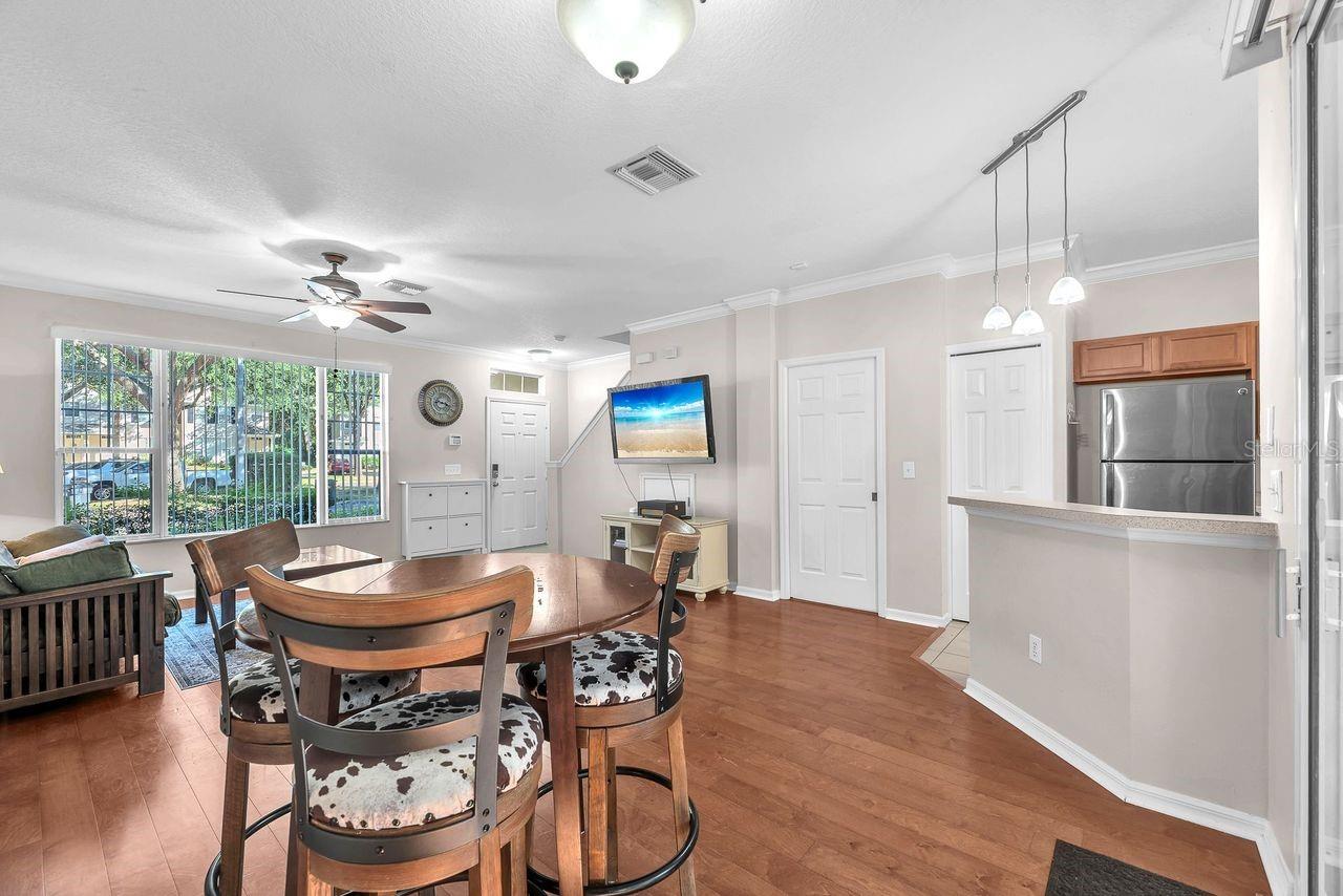 OAK VALLEY TWNHMS - Residential Lease