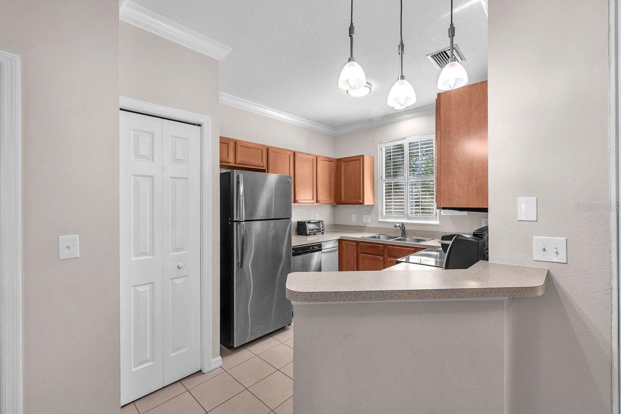 OAK VALLEY TWNHMS - Residential Lease