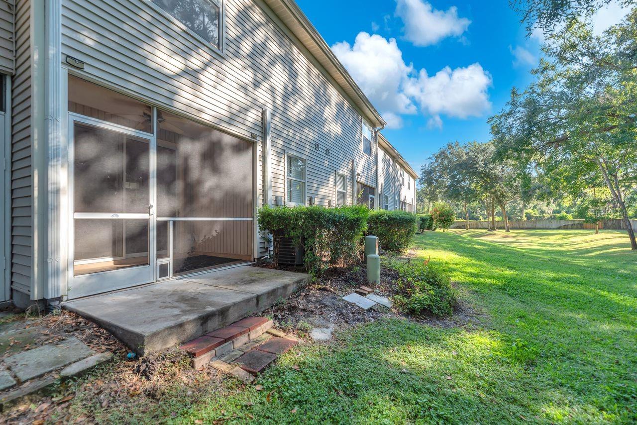 OAK VALLEY TWNHMS - Residential Lease