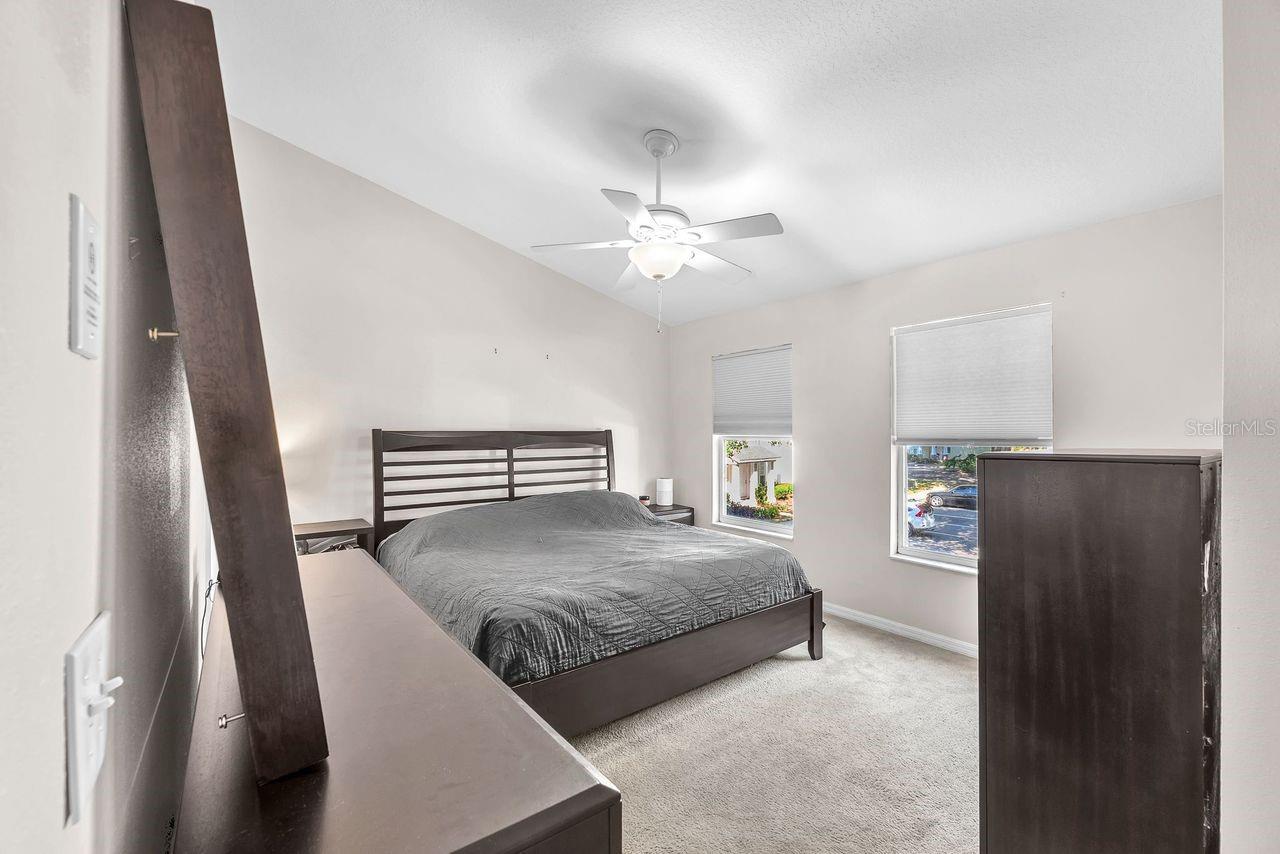 OAK VALLEY TWNHMS - Residential Lease