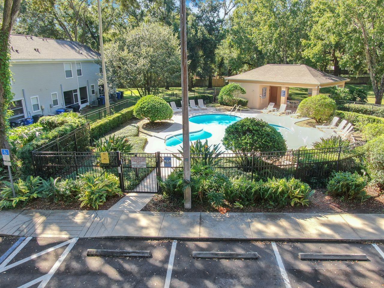 OAK VALLEY TWNHMS - Residential Lease