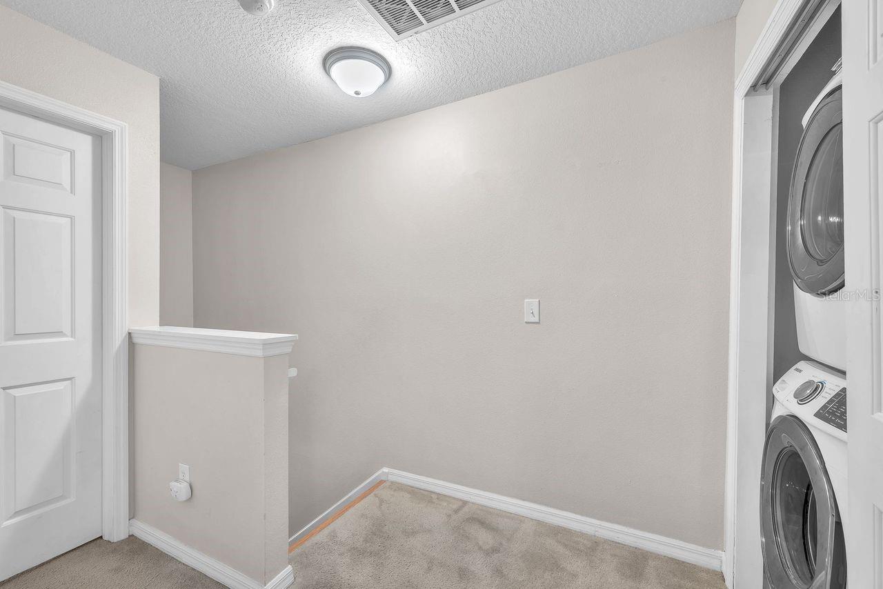 OAK VALLEY TWNHMS - Residential Lease