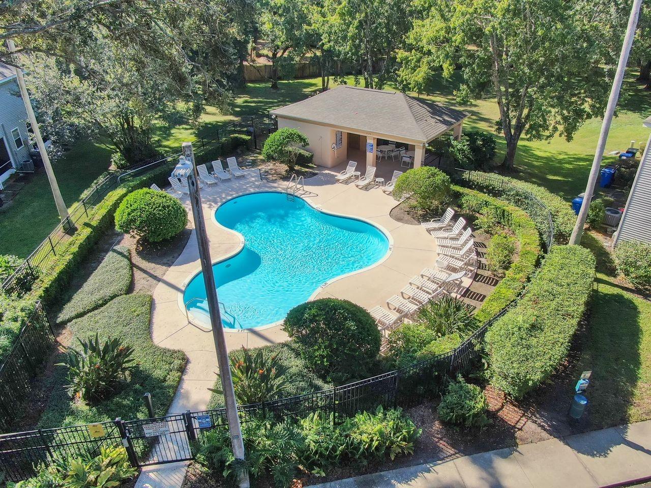 OAK VALLEY TWNHMS - Residential Lease